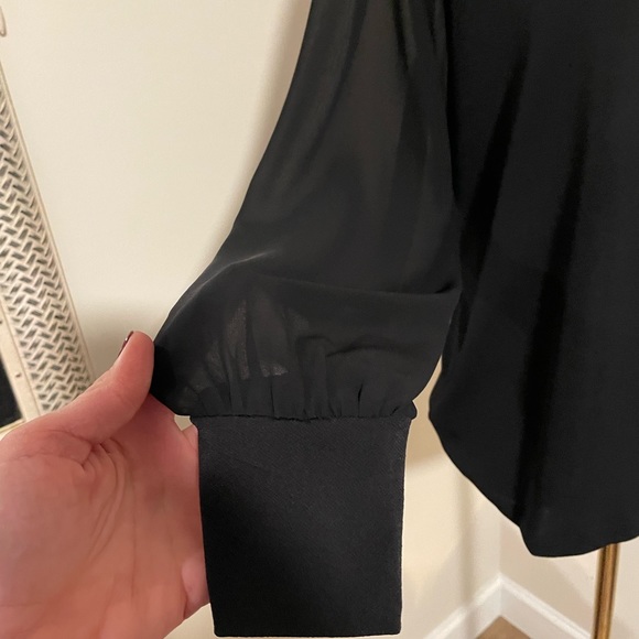Banana Republic black sheer‎ sleeve top. NWT M - Picture 3 of 6